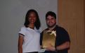 Entrega de lembrança ao palestrante Nelson - Foto: Arquivo PET-Odontologia