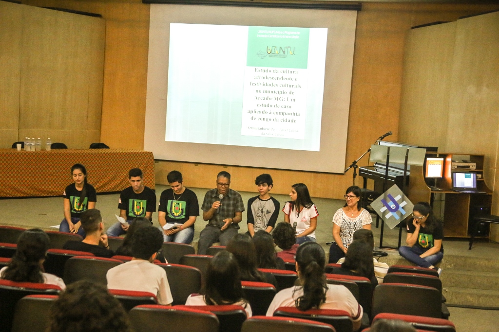 Visita Orientada das Estudantes do Colégio Estadual Costa Viana