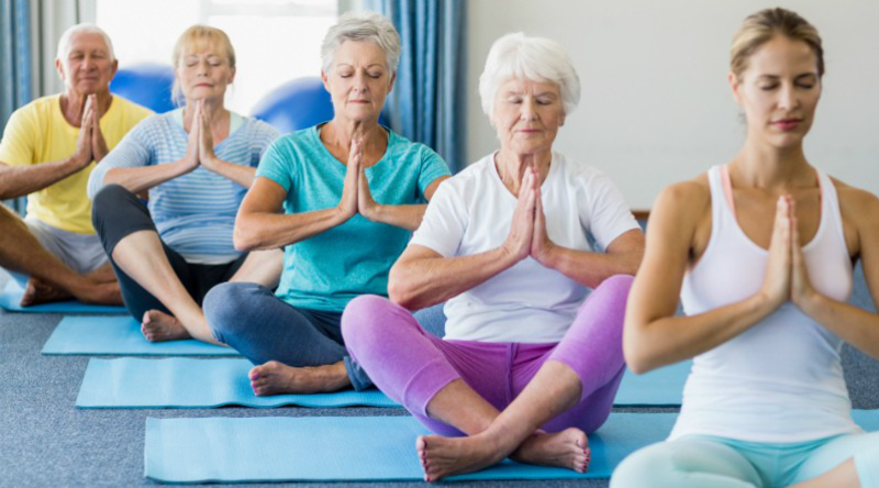 Yoga na terceira idade” é tema de informativo do projeto