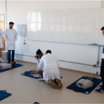 Estudantes do curso de Odontologia recebem treinamento em suporte básico de vida à vítima de parada cardiorrespiratória