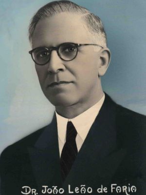 João Leão de Faria – 1914-1933 Fundador da Escola de Farmácia e Odontologia de Alfenas, em abril de 1914, transformada em Universidade Federal de Alfenas, em julho de 2005.