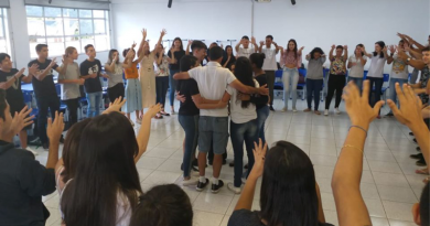 Projeto "Prosa em Roda" promove sessão com o tema "Ansiedade" durante recepção aos calouros em Varginha; atividade acontecerá quinzenalmente no campus