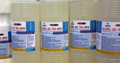UNIFAL-MG produz álcool a 70% INPM para doação às unidades do SUS de Alfenas; a iniciativa é uma parceria entre os cursos de Farmácia e Química com apoio de empresas privadas