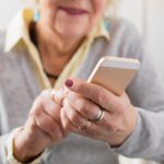 Ação de extensão promove chamadas via WhatsApp entre idosos e universitários durante o período de distanciamento social