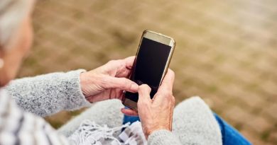 Universitários e professores interagem virtualmente com idosos de Alfenas; ações integram o programa de extensão Universidade Aberta à Terceira Idade