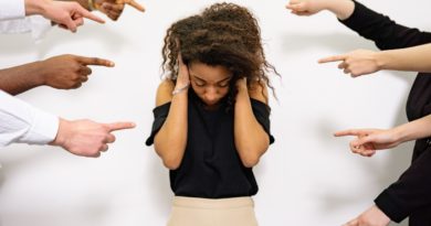 UNIFAL-MG inclui práticas de assédio, importunação sexual, racismo, injúria racial, bullying, cyberbullying, discriminação por sexo ou orientação sexual como infrações disciplinares; infrator, além das sanções legais, deverá participar de ações formativas sobre direitos humanos