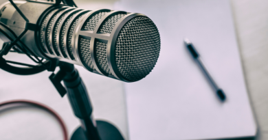 Projetos da UNIFAL-MG aderem a plataformas de áudio para divulgação de podcasts sobre ciência, atualidades, saúde e conhecimentos gerais; no Dia do Podcast, ouça algumas das produções desenvolvidas pela comunidade acadêmica