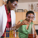 Projeto da UNIFAL-MG aprovado pelo Instituto Alcoa vai promover a ciência no ensino fundamental;  "Festival Mais Ciência, Por Favor!"  prevê competições científicas, ao longo de 2022, em escolas de Poços de Caldas, Andradas, Divinolândia e Caldas