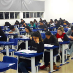 UNIFAL-MG regulamenta a integralização de atividades de extensão nos currículos dos cursos de graduação e disponibiliza Manual de Curricularização para orientar a adaptação dos projetos pedagógicos; confira prazos para implementação