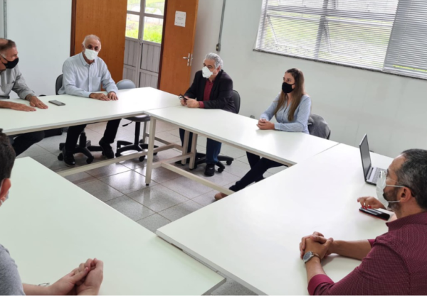 Os representantes da ICRO Group, José Carlos Munhoz e Armando Marsarioli Filho, visitaram a UNIFAL-MG para conhecer a estrutura e o processo de incubação pela Nidustec. (Foto: I9/UNIFAL-MG)