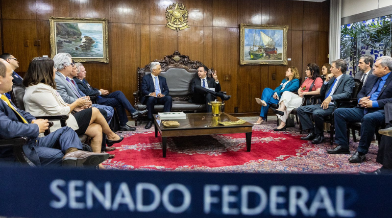 Em reunião com a presidência do Senado, Reitores e Reitoras pedem mais investimento e recomposição orçamentária para as Instituições de Ensino Superior de Minas Gerais