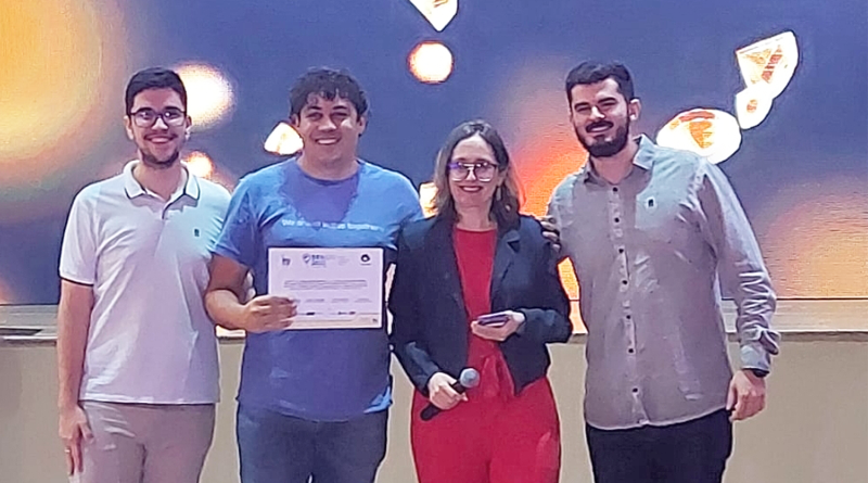 João Pedro Peinado, Prof. Humberto Brandão e Mário Augusto Filho recebem o prêmio em evento na Unicamp. (Foto: Arquivo/Equipe)