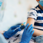 Estudo aponta queda na cobertura vacinal em crianças menores de cinco anos em Minas; segundo pesquisa da área de Enfermagem a situação se agravou na pandemia com as notícias falsas sobre imunização