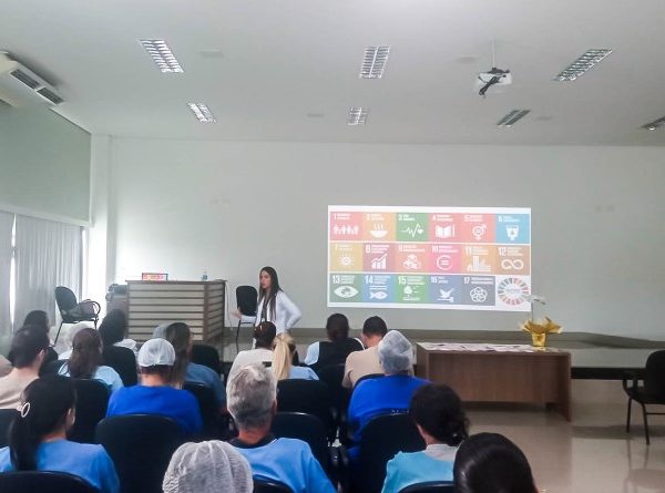 “Novas perspectivas do Processo de Enfermagem” é tema de palestra ministrada por docente da UNIFAL-MG para profissionais da Santa Casa; evento marcou o Dia Mundial da Enfermagem