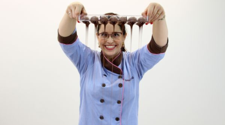 Dia Mundial do Chocolate: servidora da UNIFAL-MG compartilha vivências de sua jornada gastronômica na confeitaria criativa entre a Química e o Chocolate