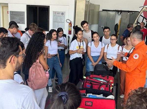 Discentes da UNIFAL-MG realizam visita técnica ao SAMU e Corpo de Bombeiros em Varginha; atividade desperta o interesse de acadêmicos pela área de atendimento pré-hospitalar