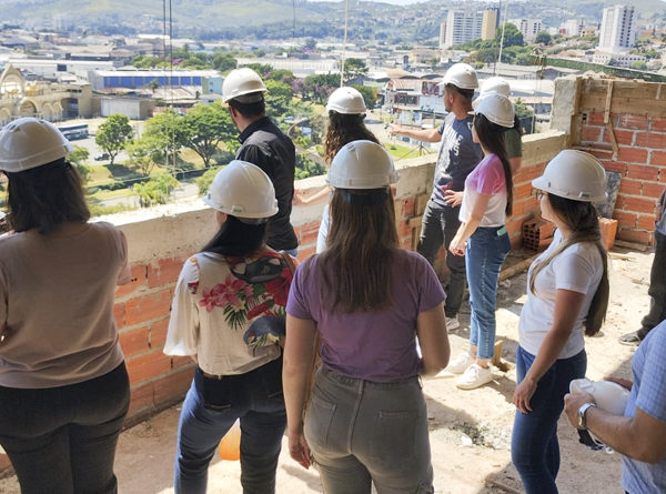Curso de extensão proporciona experiência prática em canteiro de obras a futuros engenheiros civis da UNIFAL-MG