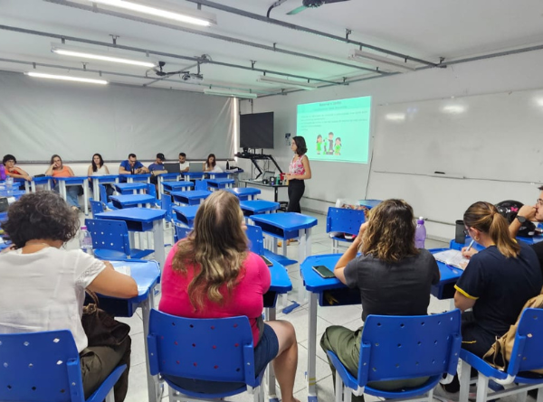 Educadores do Ensino Básico do município de Alfenas atualizam conhecimento sobre Educação Alimentar e Nutricional em curso de formação promovido pela UNIFAL-MG