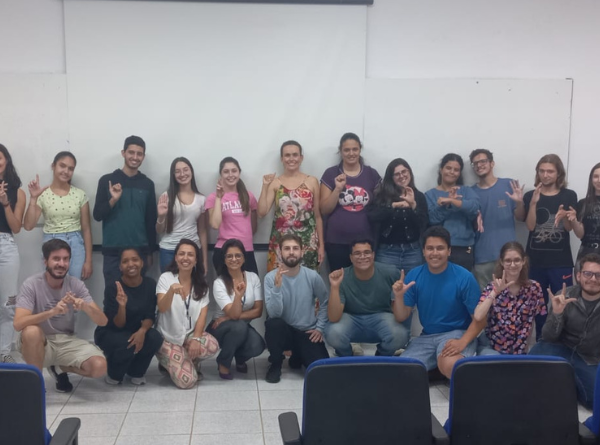 Projeto desenvolvido no campus Poços de Caldas promove espaços de interação e diálogo entre a comunidade acadêmica ouvinte e surda por meio da Língua Brasileira de SinaisIniciativa contribui para a…
