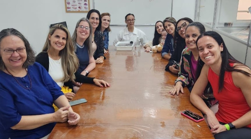 Primeira turma de Nutrição da UNIFAL-MG visita Universidade após 20 anos de formatura