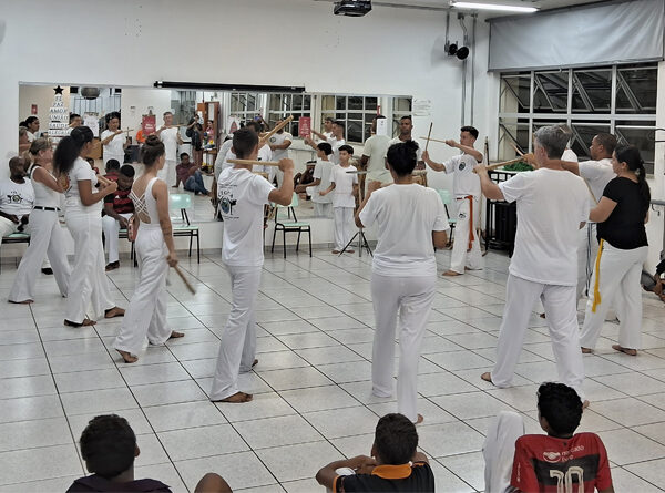 Aulas de capoeira na UNIFAL-MG resgatam a cultura afro-brasileira e promovem a inclusão socialProjeto de…