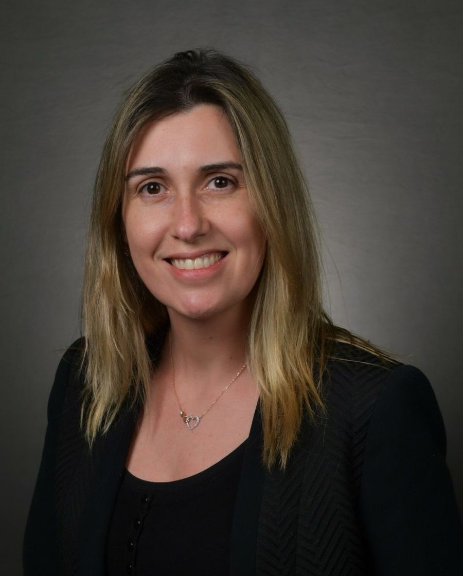 Profa. Izabella Carneiro Bastos